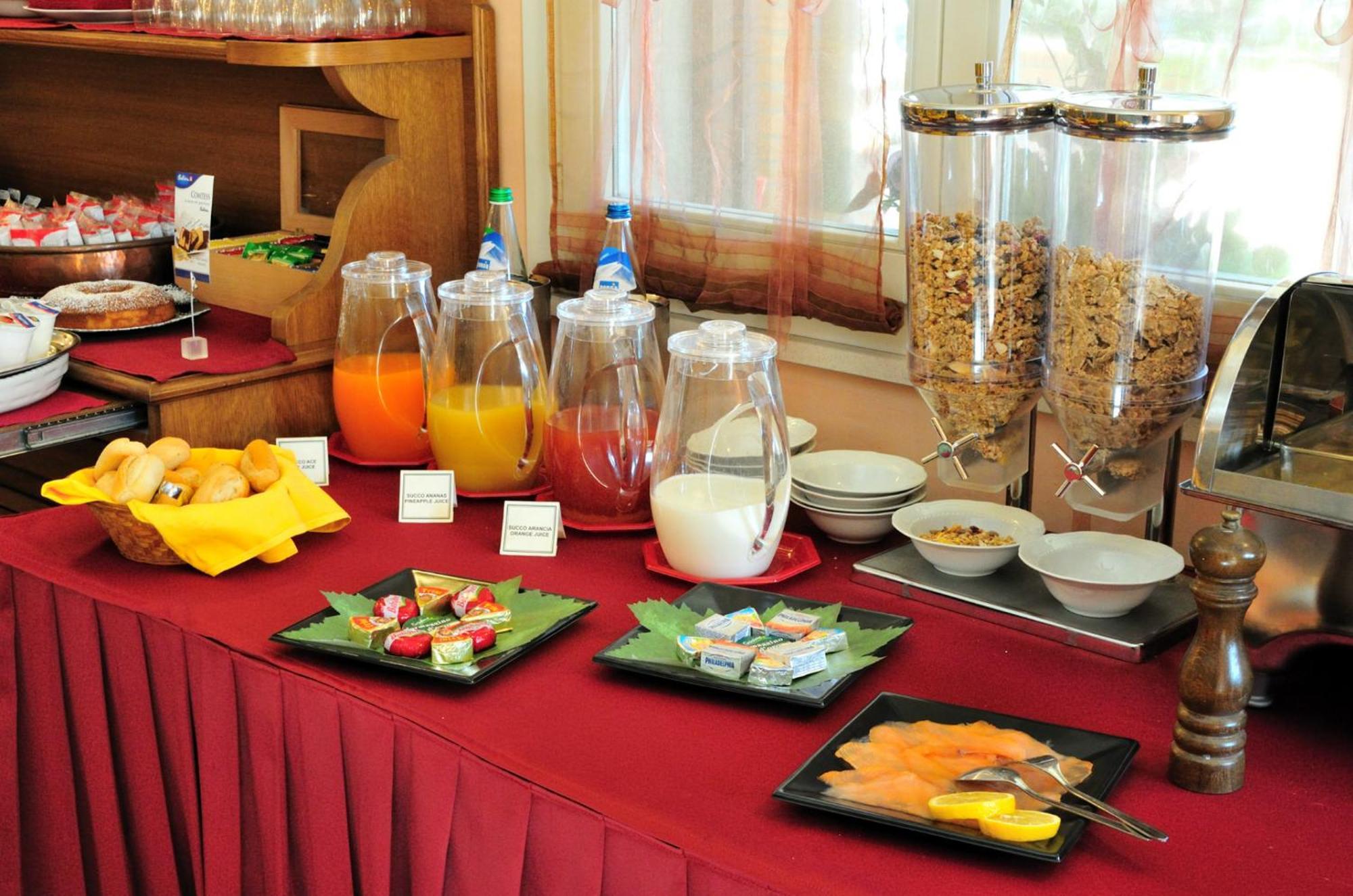 Hotel Villa Molinari كولّيكْيو المظهر الخارجي الصورة