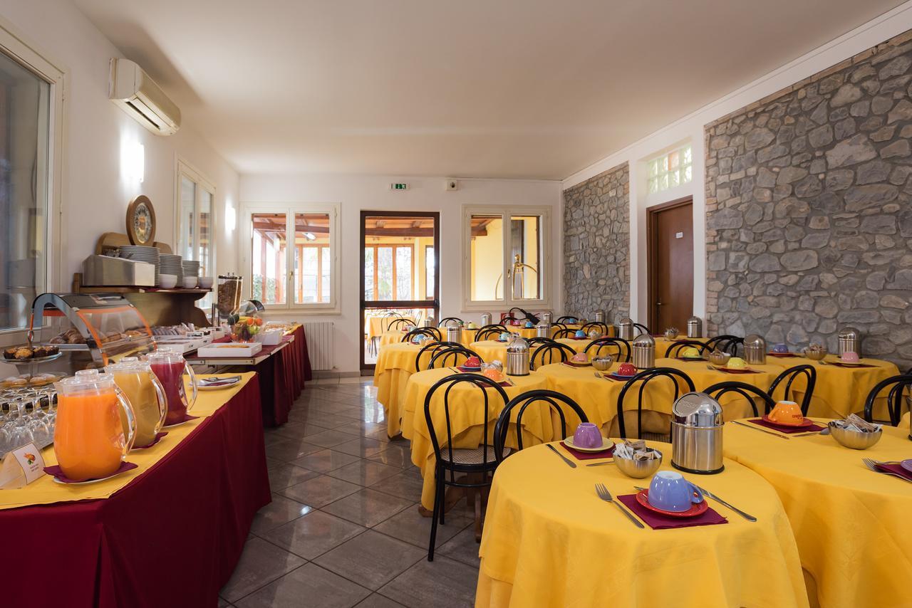 Hotel Villa Molinari كولّيكْيو المظهر الخارجي الصورة